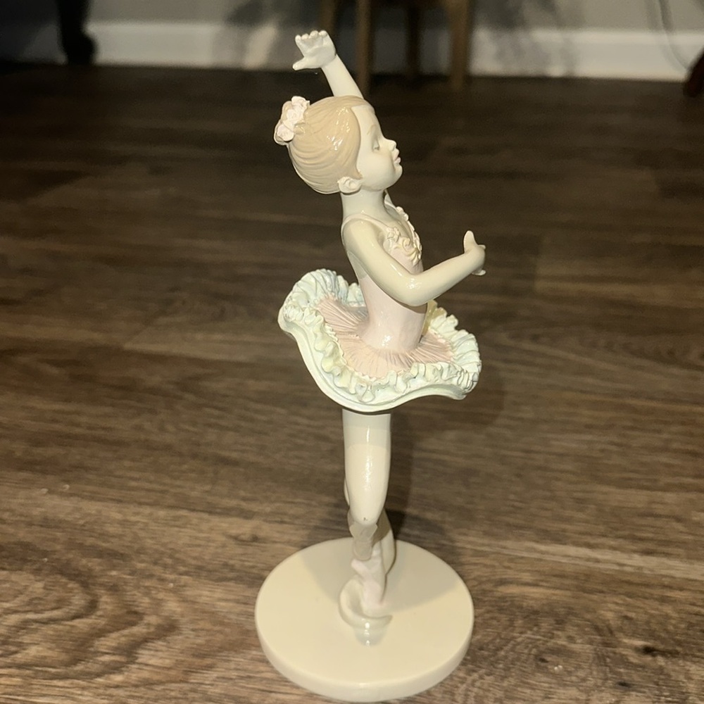 Resin Ballerina Figurine - Picture 5 of 7